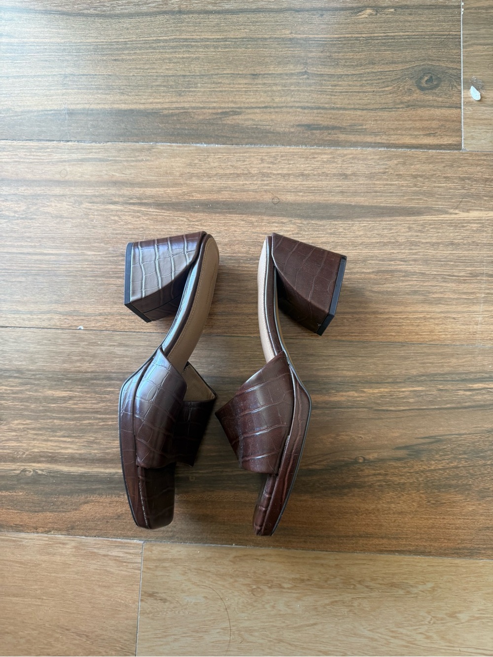Amazon Essentials Brown Croc-Embossed Slide Mules - Picture 3 of 3